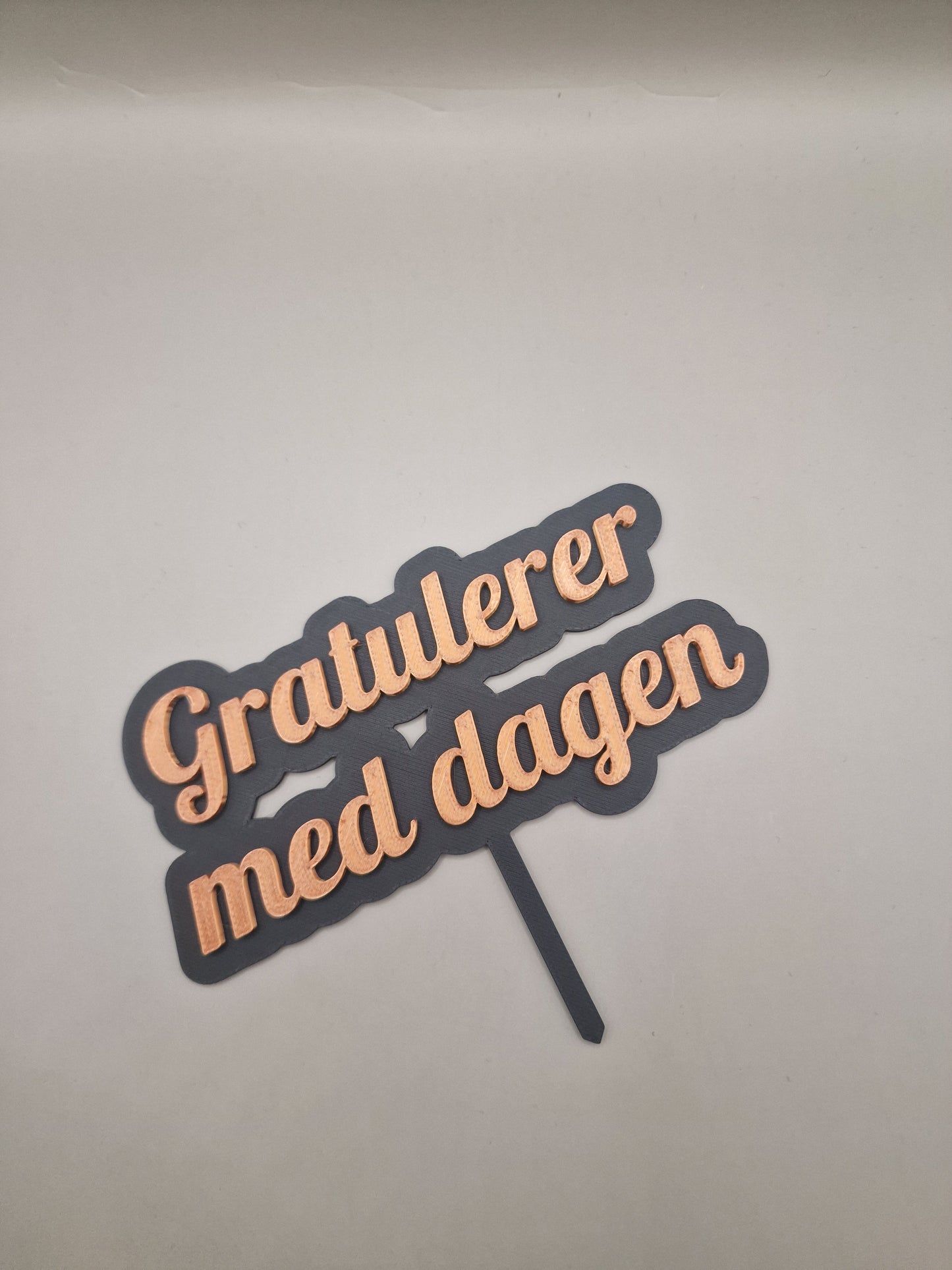 Kaketopper "gratulerer med dagen"