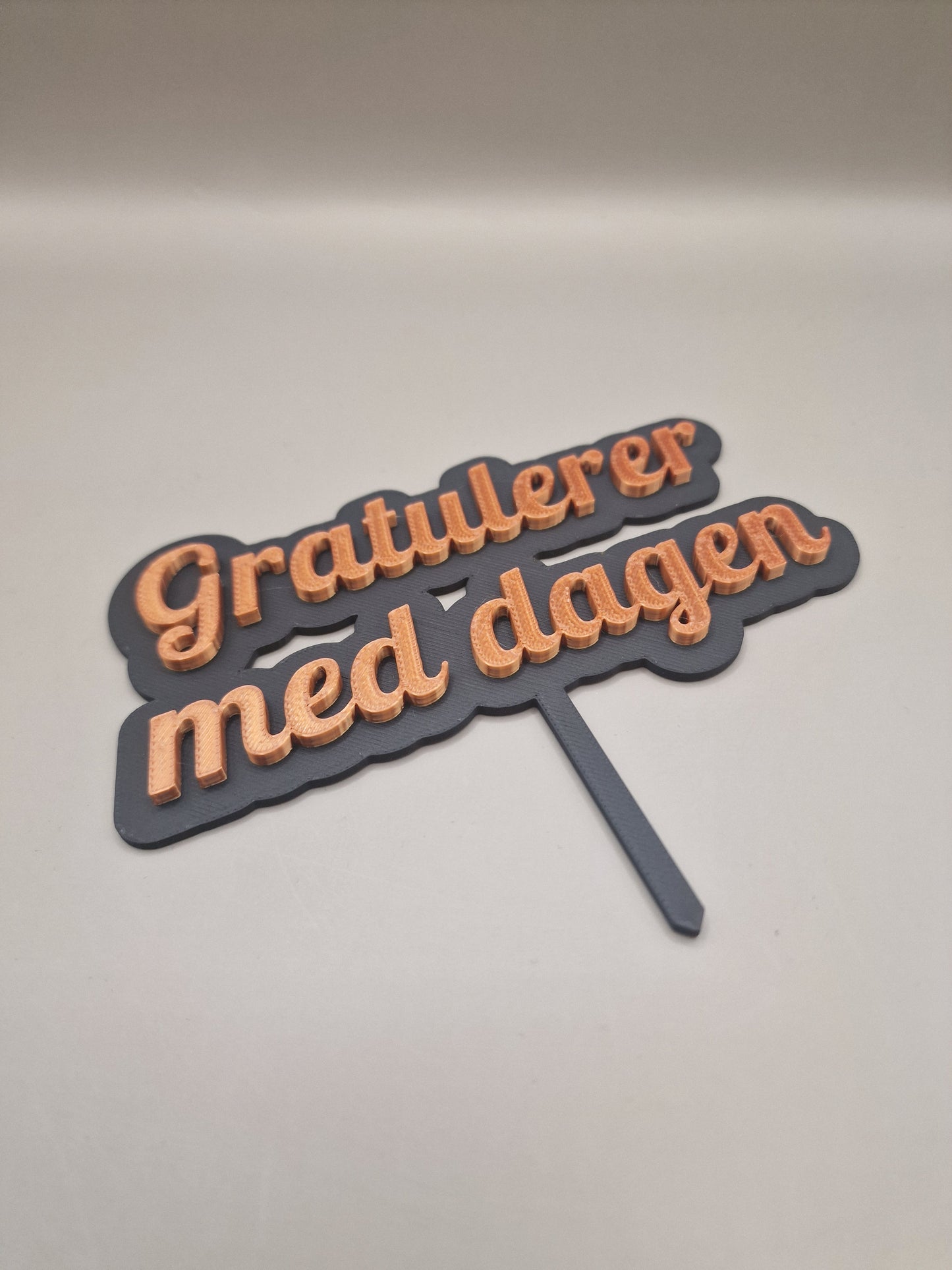Kaketopper "gratulerer med dagen"