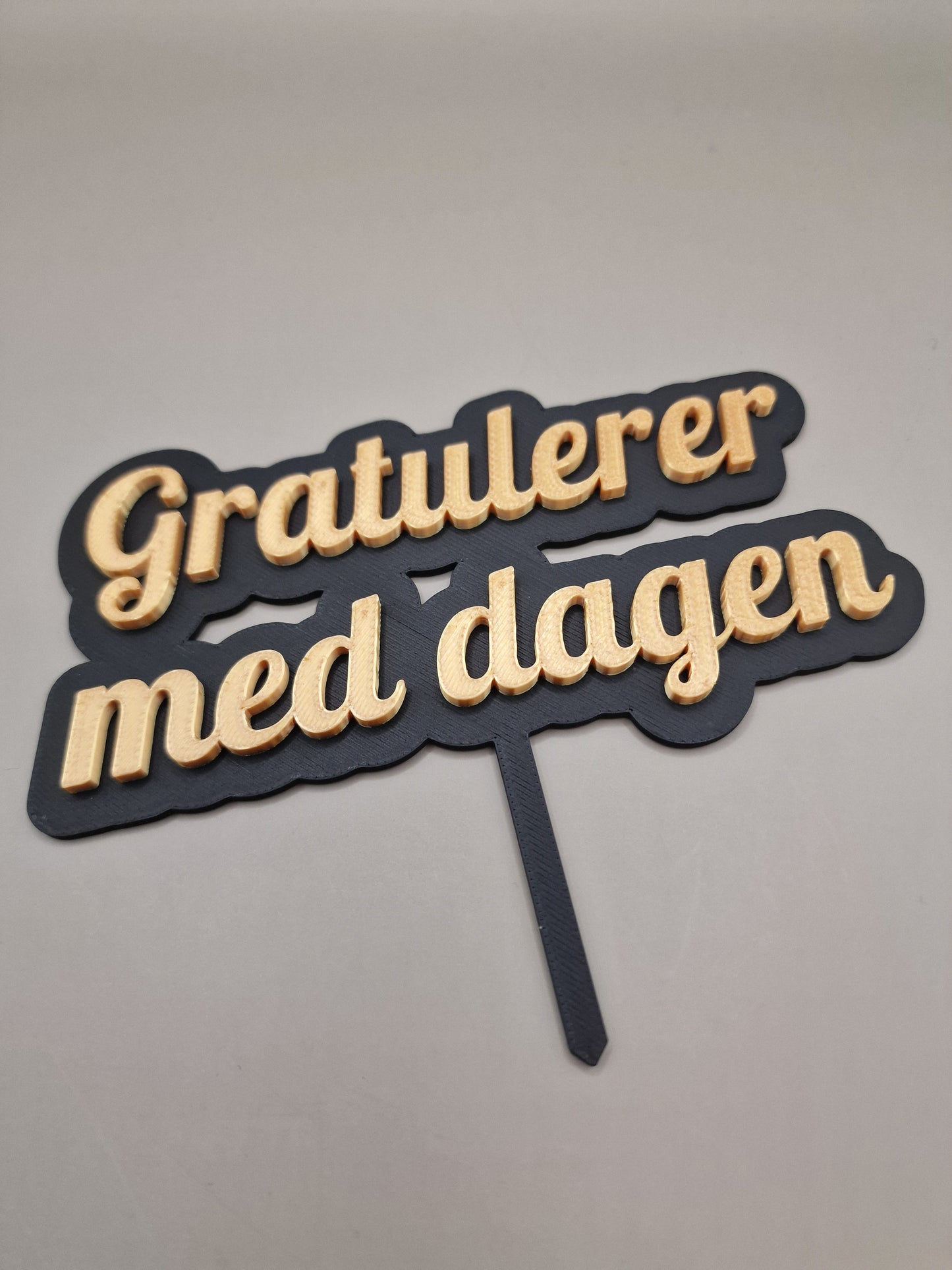Kaketopper "gratulerer med dagen"