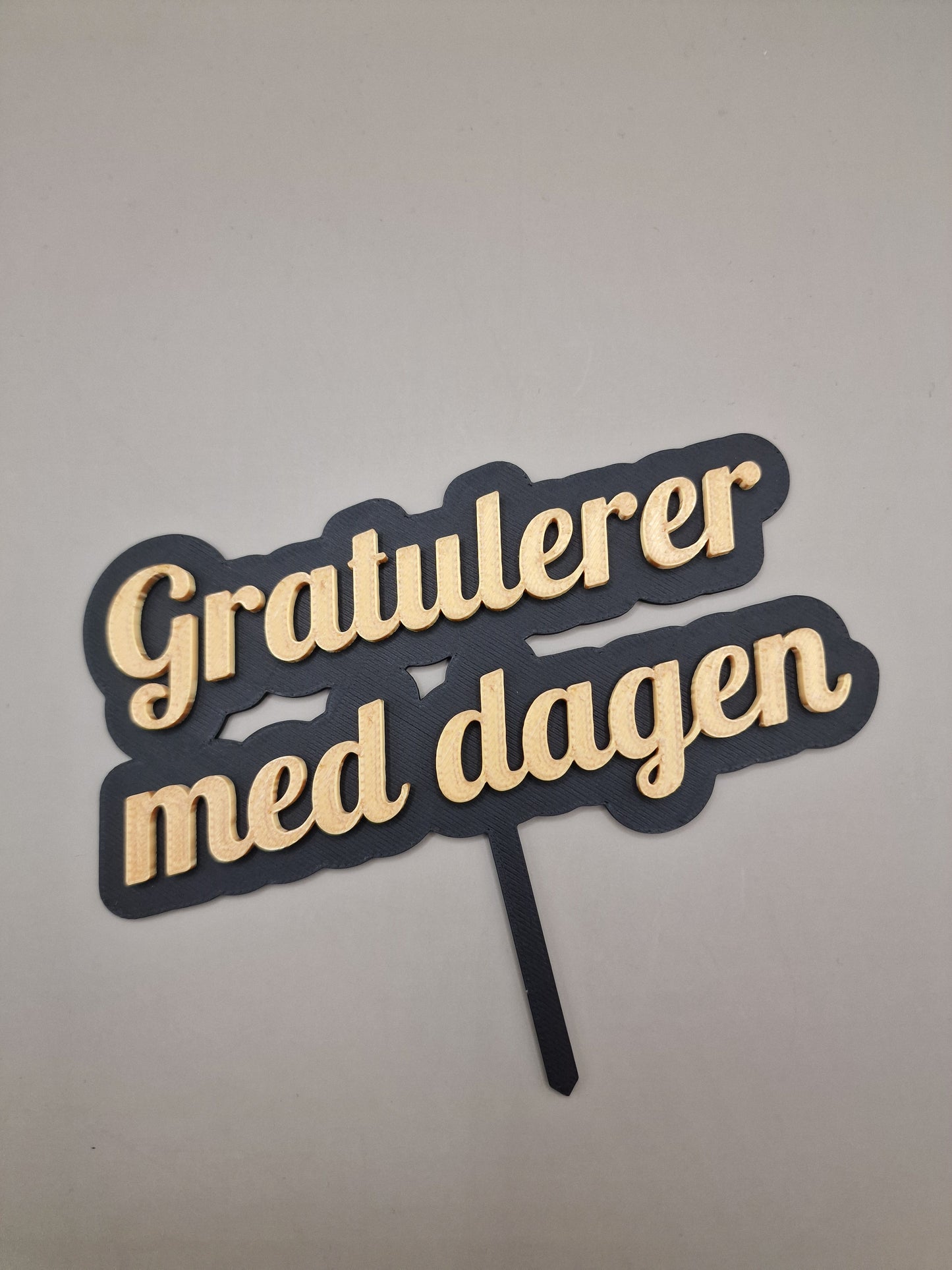 Kaketopper "gratulerer med dagen"